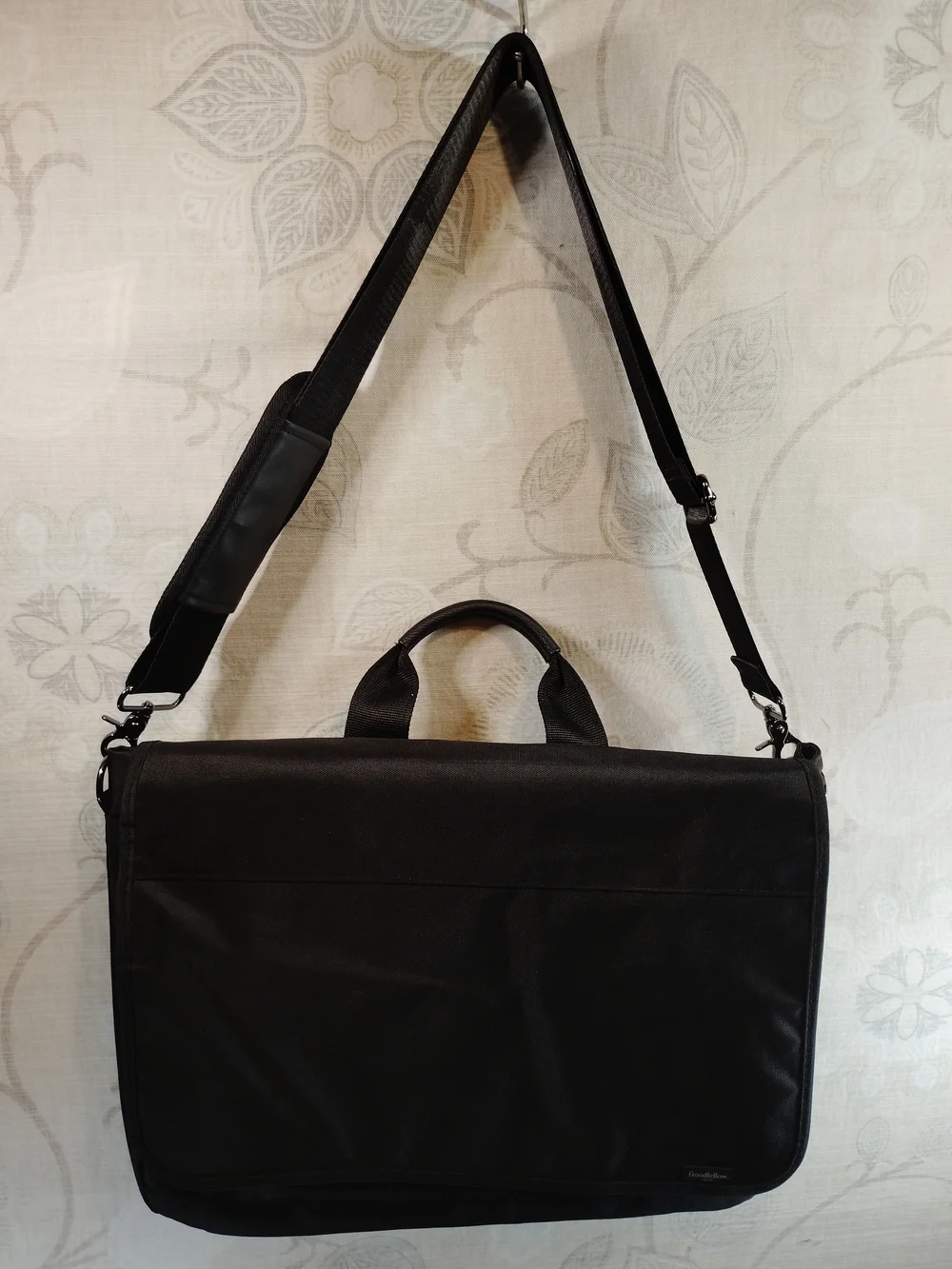 Goodfellow & Co Black Laptop Messenger Bag w/ Wide Adjustable Shoulder Strap